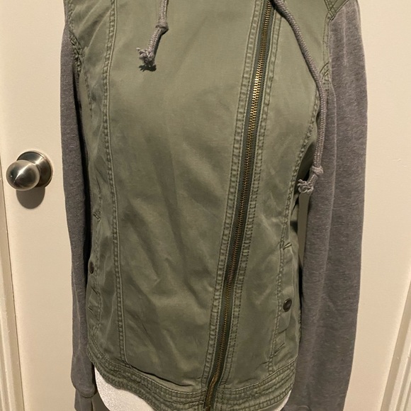 HOLLISTER UTILITY JACKET - Picture 16 of 16